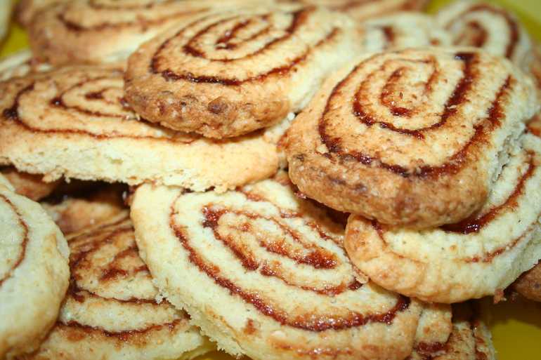 Творожное печенье с маслом. Творожное печенье Катрин Бауэр. Печенье с творогом. Творожное печенье круглое. Печенье с творогом и сметаной.