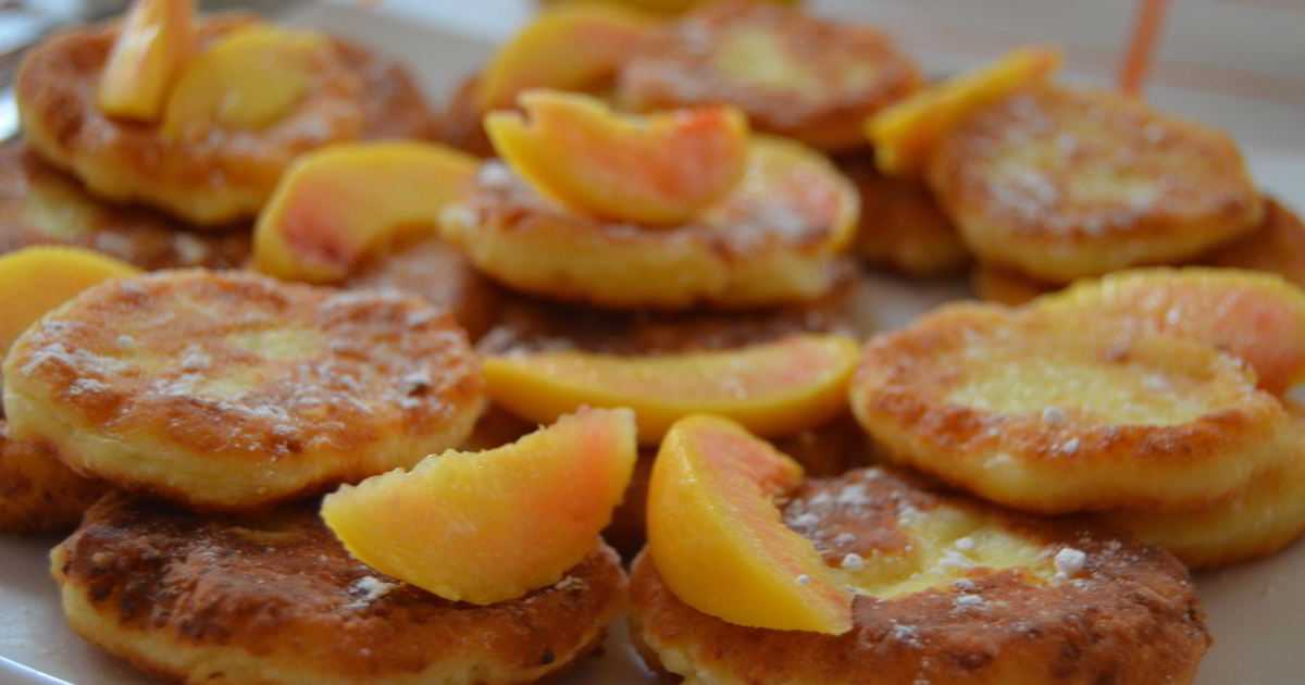 Как приготовить оладьи на кефире с яблоками