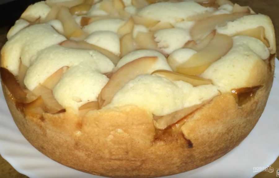 Шарлотка пышная с яблоками в духовке и мультиварке — 6 простых пошаговых рецептов