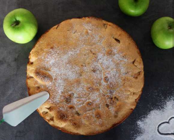 Шарлотка с яблоками в духовке - 6 простых рецептов с пошаговыми фото