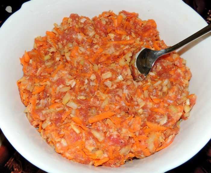 Посоветуйте, что добавить в начинку для пирожков из вареной морковки?