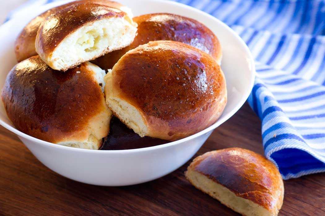 Готовим пирожки с картошкой в духовке – 7 простых рецептов