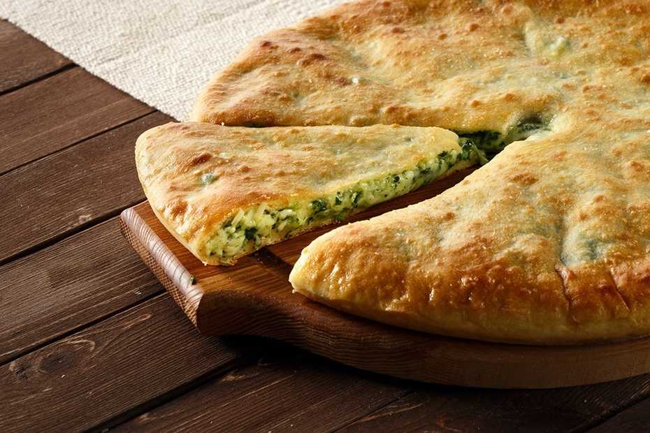 Открытый пирог-галета с сыром, картофелем и зеленью