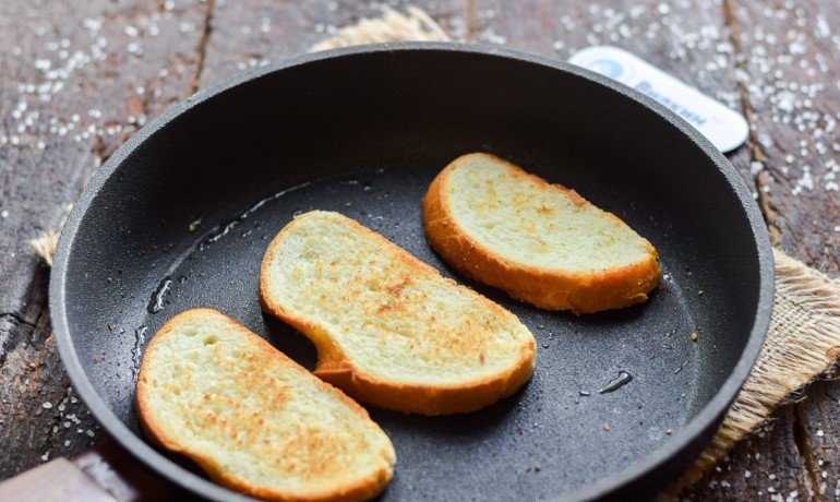 Как пожарить хлеб на сковороде
