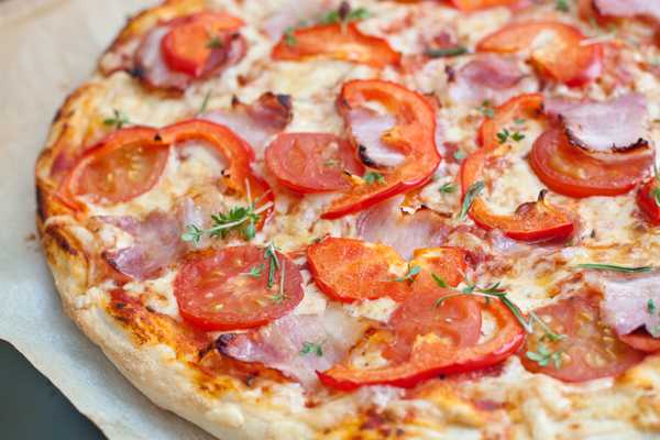 Пицца с беконом и сыром – рецепт приготовления в домашних условиях