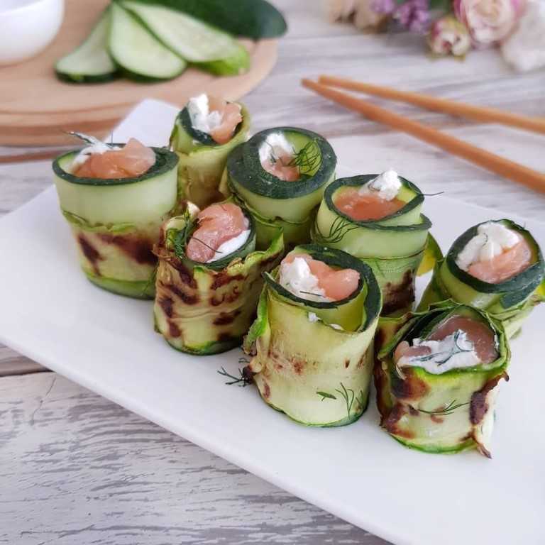 Рулеты из семги с творожным сыром и огурцом