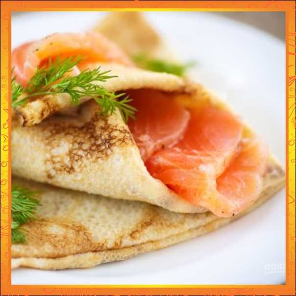 Шпинатные блины с семгой и сливочным сыром