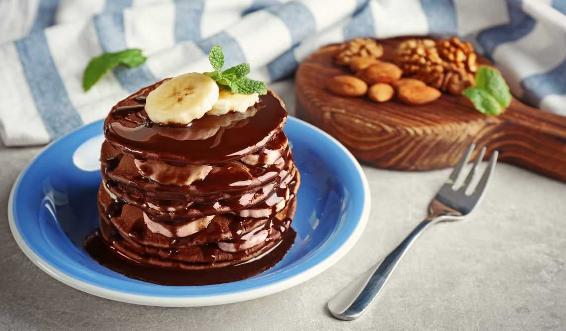 Шоколадные панкейки с какао - 10 пошаговых фото в рецепте