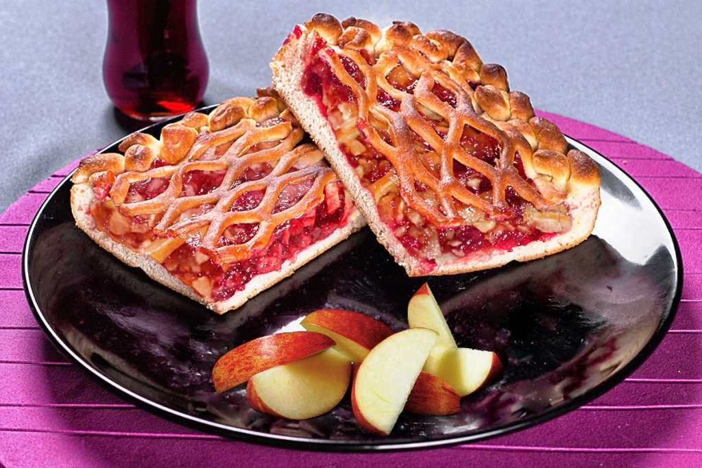Как приготовить яблочный пирог с брусникой: поиск по ингредиентам, советы, отзывы, пошаговые фото, подсчет калорий, изменение порций, похожие рецепты