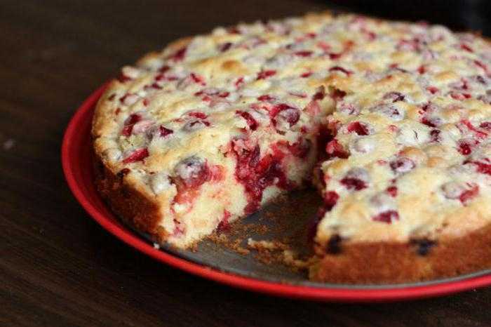 Пирог с нектарином, грушами и клюквой в мультиварке: рецепт с фото