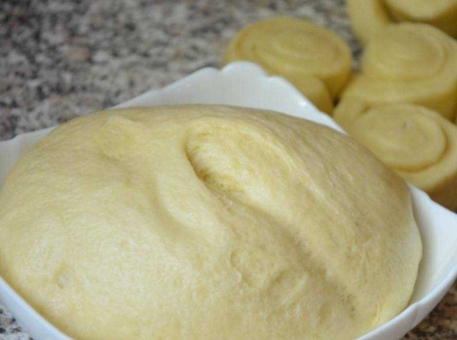 Тесто для пирожков в хлебопечке: 7 рецептов