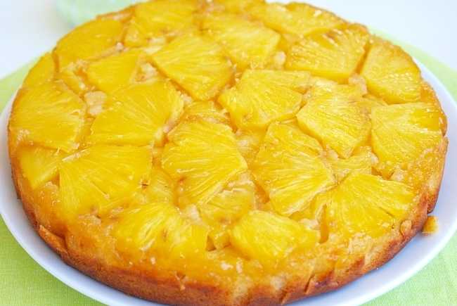 Пирог с консервированными ананасами в духовке