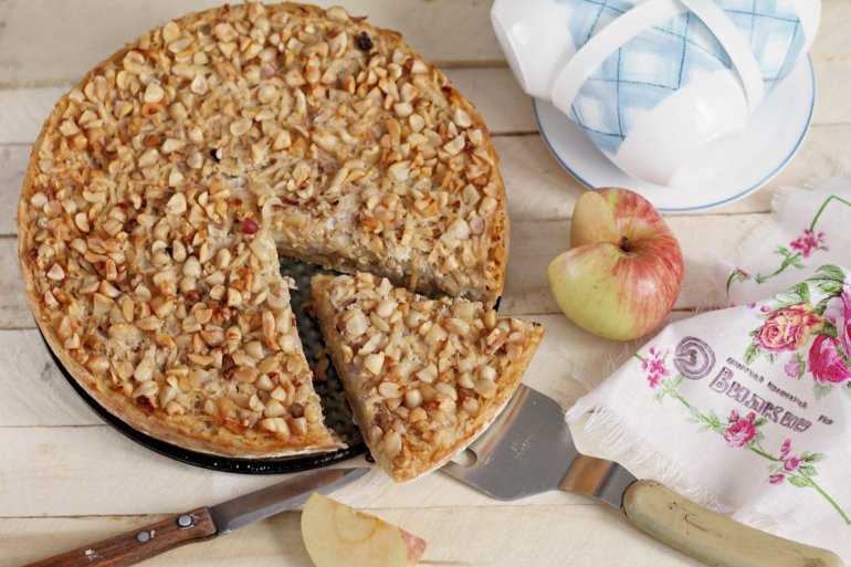 Насыпной пирог с яблоками в духовке