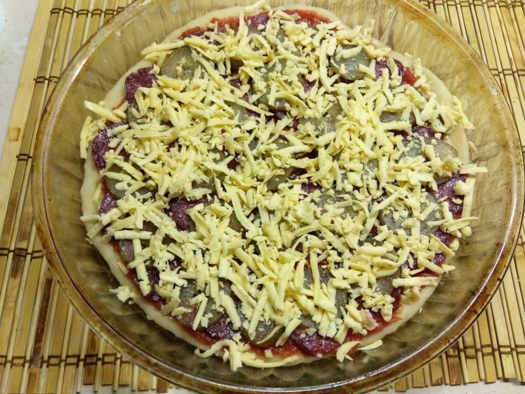 Пицца с колбасой – 5 рецептов в домашних условиях