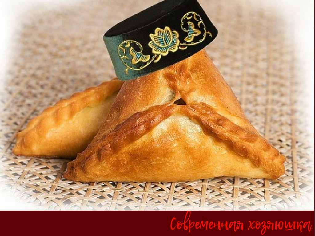 Пирожки из слоеного дрожжевого теста с мясом в духовке рецепт с фото пошагово - 1000.menu