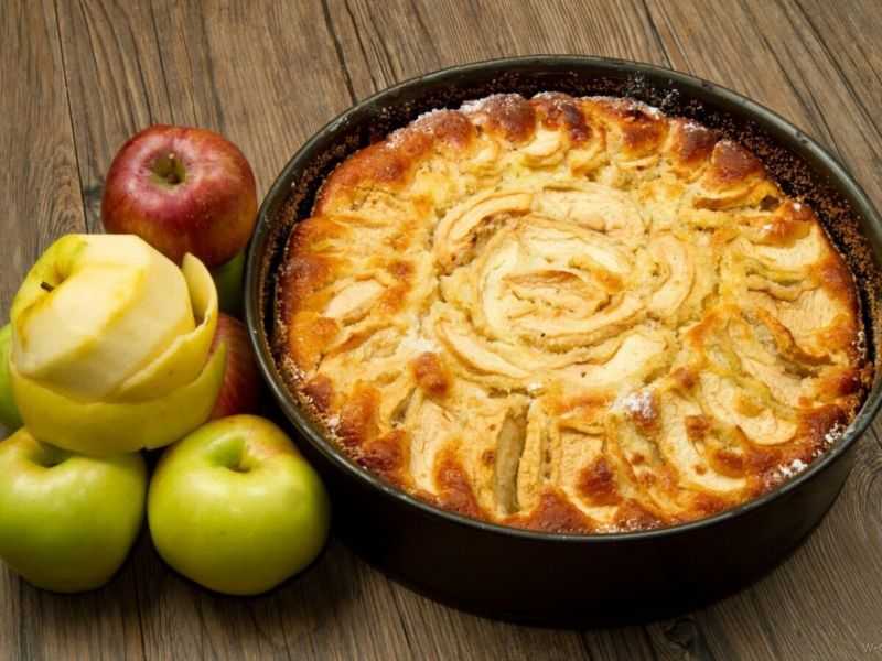 Пирог с яблоками и сливами рецепт с фото пошагово - 1000.menu
