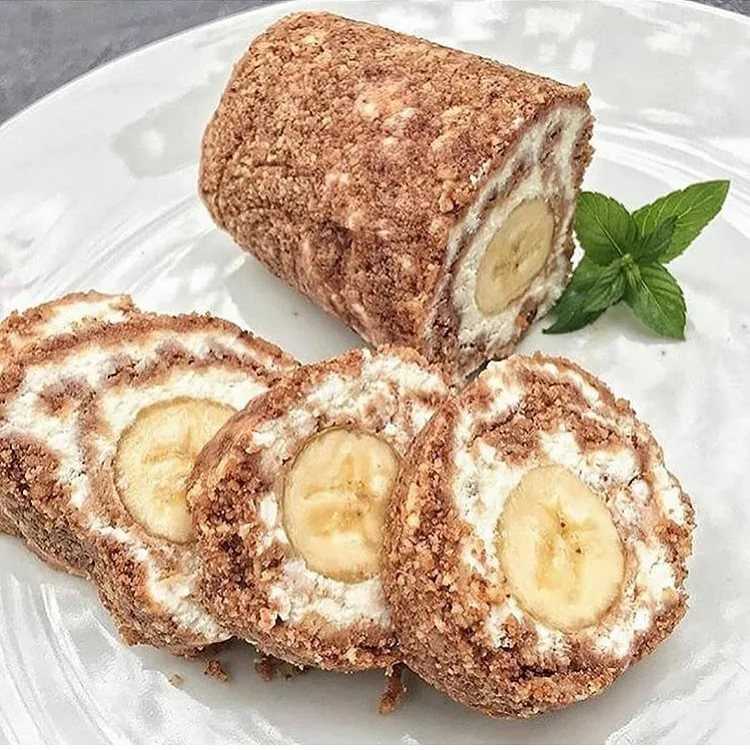Банановый рулет - рецепты бисквитного и шоколадного теста с начинкой из сгущенки и творога