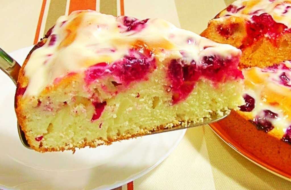 Пирог на кефире с ягодами замороженными - рецепт с фото пошаговый