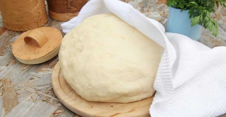 Тесто на кефире с дрожжами для пирожков - пошаговые рецепты приготовления с фото