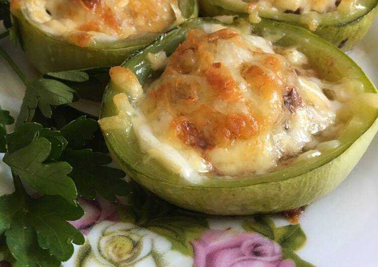 Рулет из кабачков - рецепты с мясом, морковью, помидорами и творожной начинкой