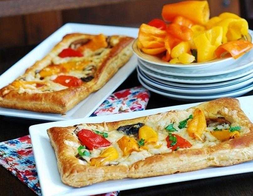 Пицца из слоеного теста с сосисками и твердым сыром рецепт с фото пошагово - 1000.menu