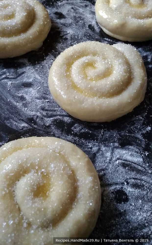 Красивые булочки с сахаром из дрожжевого теста фото пошагово с сахаром