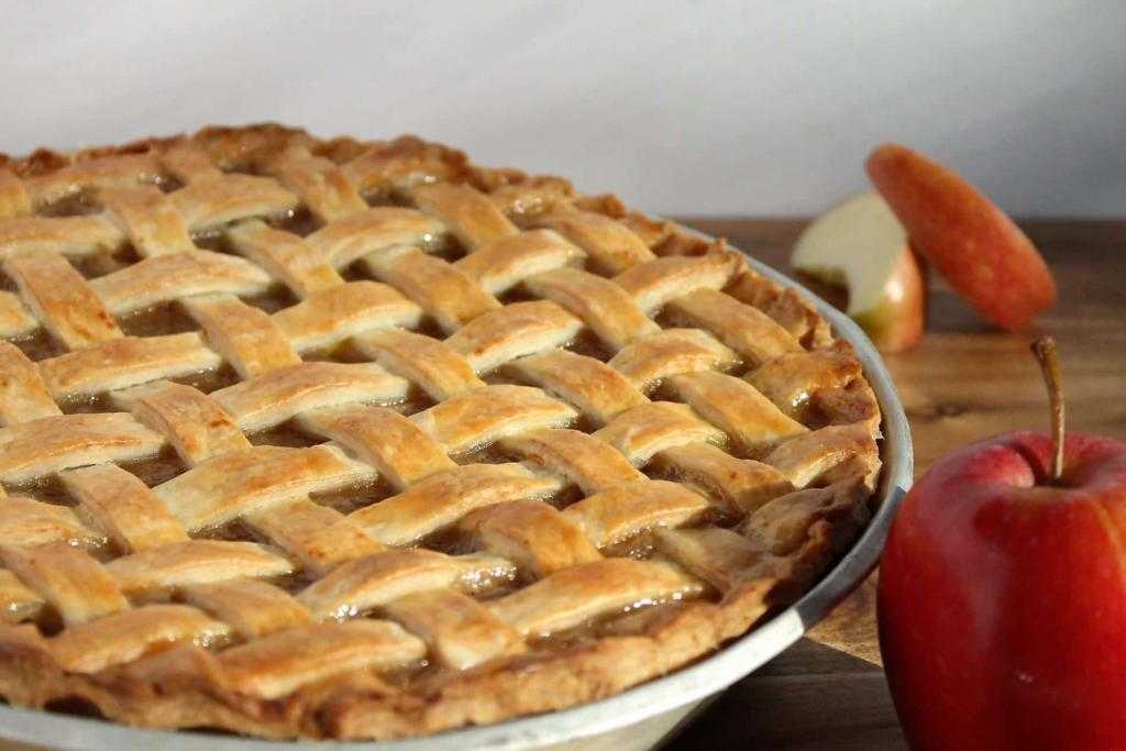 Дрожжевой пирог с яблоками – 8 пошаговых рецептов в духовке