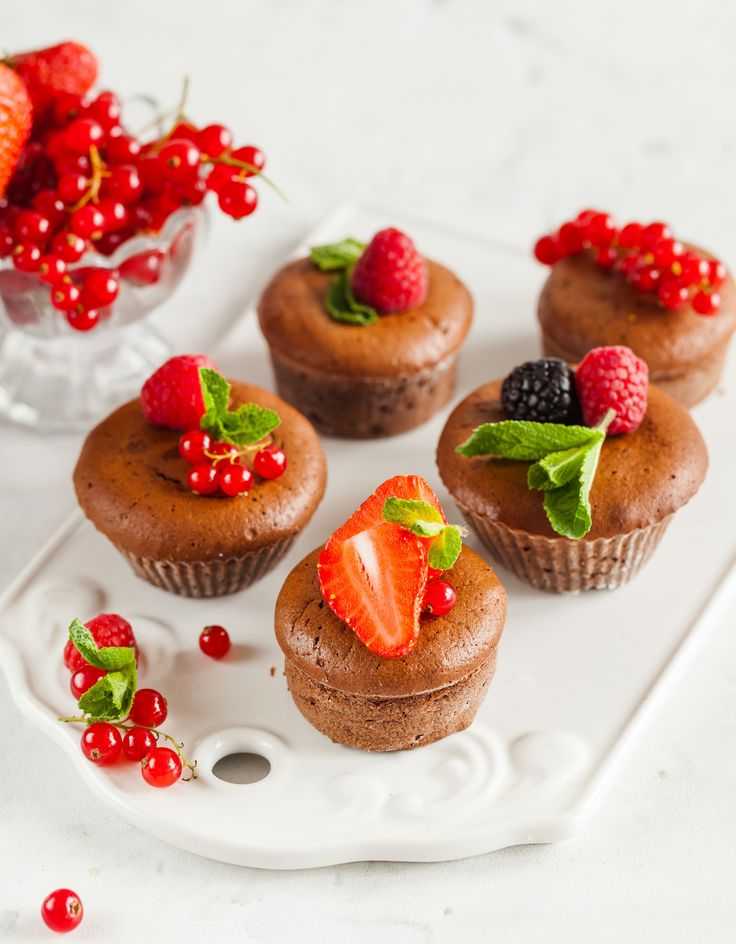 Кексы с замороженными ягодами - 16 пошаговых фото в рецепте
