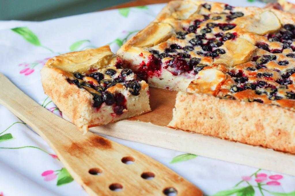 Заливной пирог с ягодами - рецепты теста на сметане, твороге, кефире и йогурте