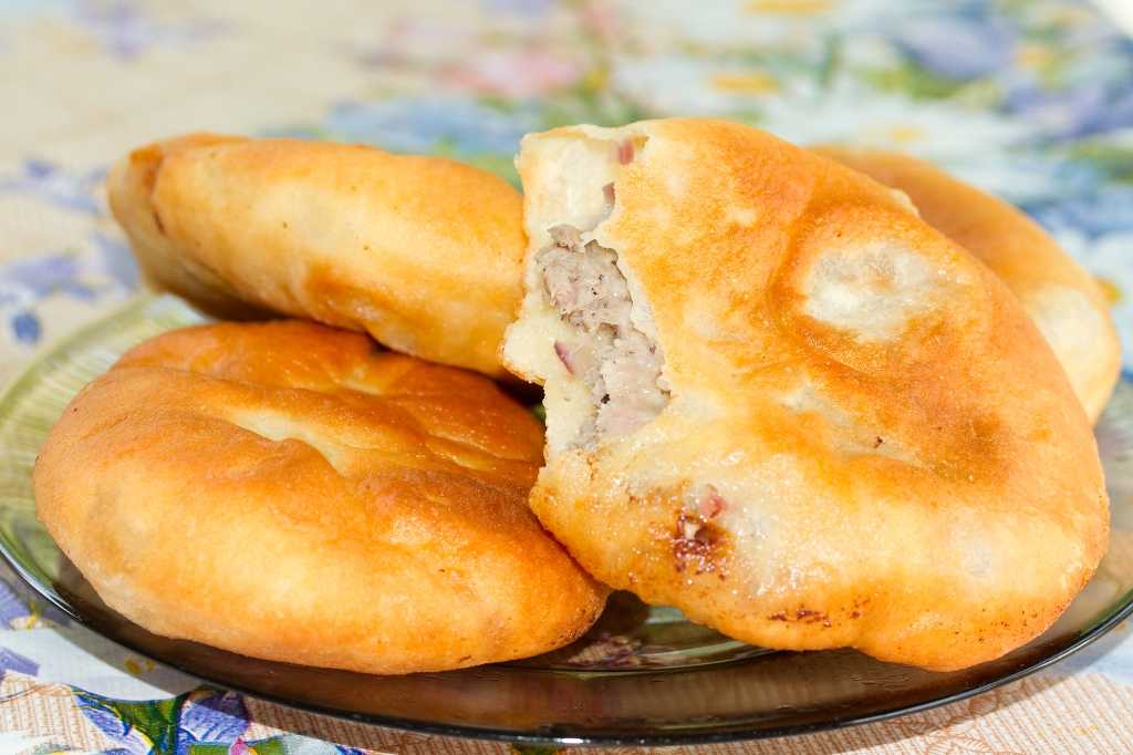 Пирожки с мясом в духовке — 5 рецептов из дрожжевого теста