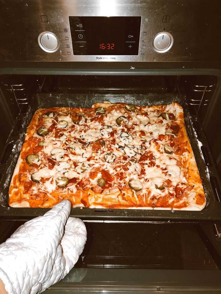 Пицца в домашних условиях в духовке: топ-9 рецептов с фото