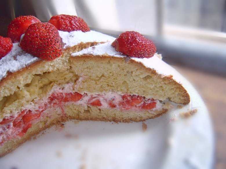 Два прекрасных пирога с клубникой и творогом: рецепты с фото и видео