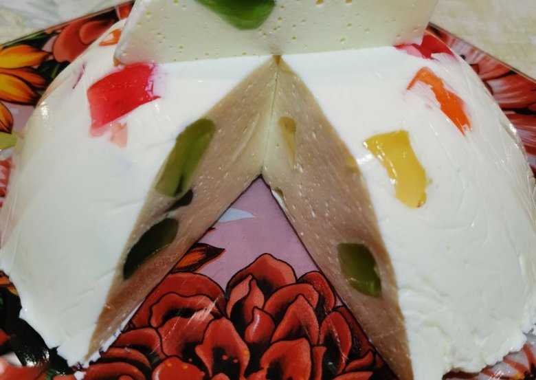 Творожно-желейный торт с фруктами без выпечки