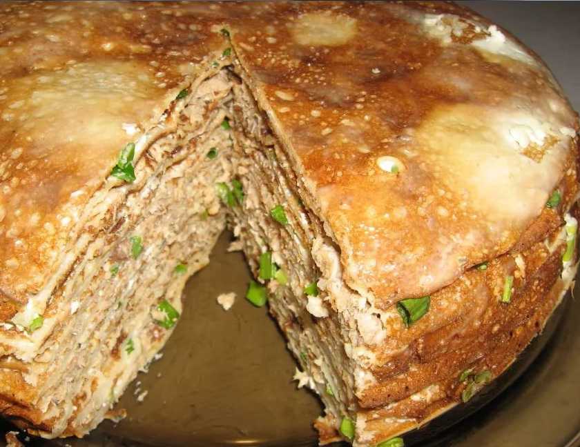 Блинный пирог с начинкой: 7 рецептов с обычными и кабачковыми блинами