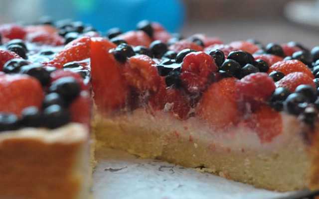 Заливной пирог с ягодами - рецепты теста на сметане, твороге, кефире и йогурте