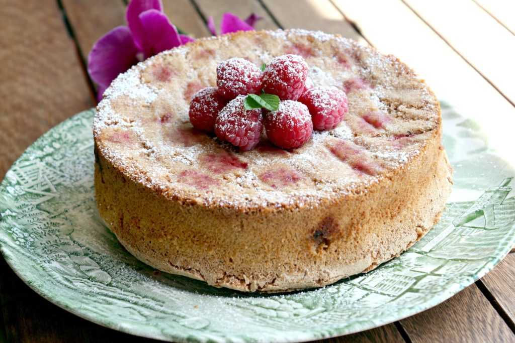 Готовим пирог с замороженной малиной: рецепты для духовки и мультиварки + фото и видео