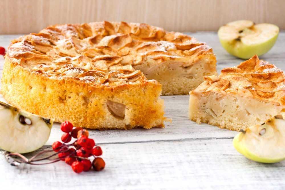 Яблочный пирог на сметане вкуснее шарлотки, и легкий в приготовлении