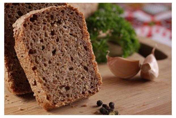 Полезный хлеб — это хлеб из цельнозерновой муки без дрожжей. цельнозерновой хлеб без дрожжей в духовке