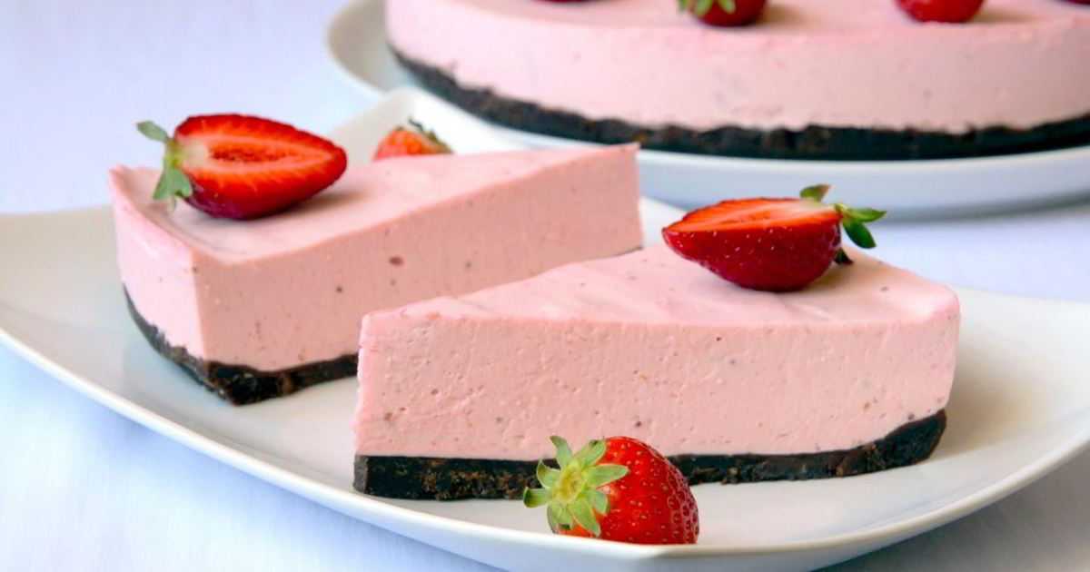 Бисквитный торт с клубникой - самые оригинальные идеи приготовления вкусного десерта