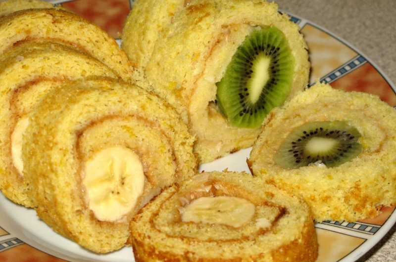 Бисквитный рулет с бананами -пошаговый рецепт с фото