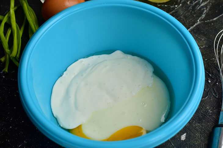 Оладьи с яйцом и зеленым луком на кефире - 12 пошаговых фото в рецепте