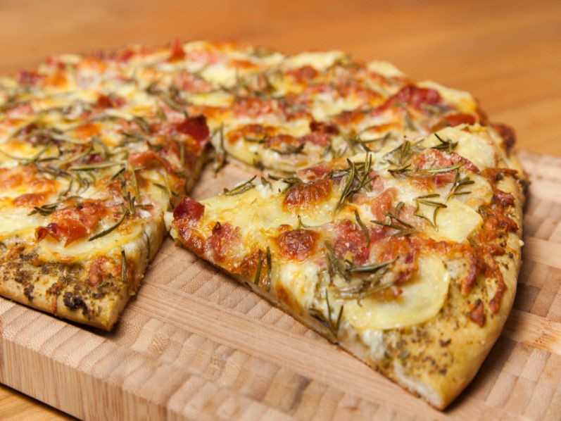 Картофельное тесто для пиццы – 5 необычных рецептов (+ соусы)
