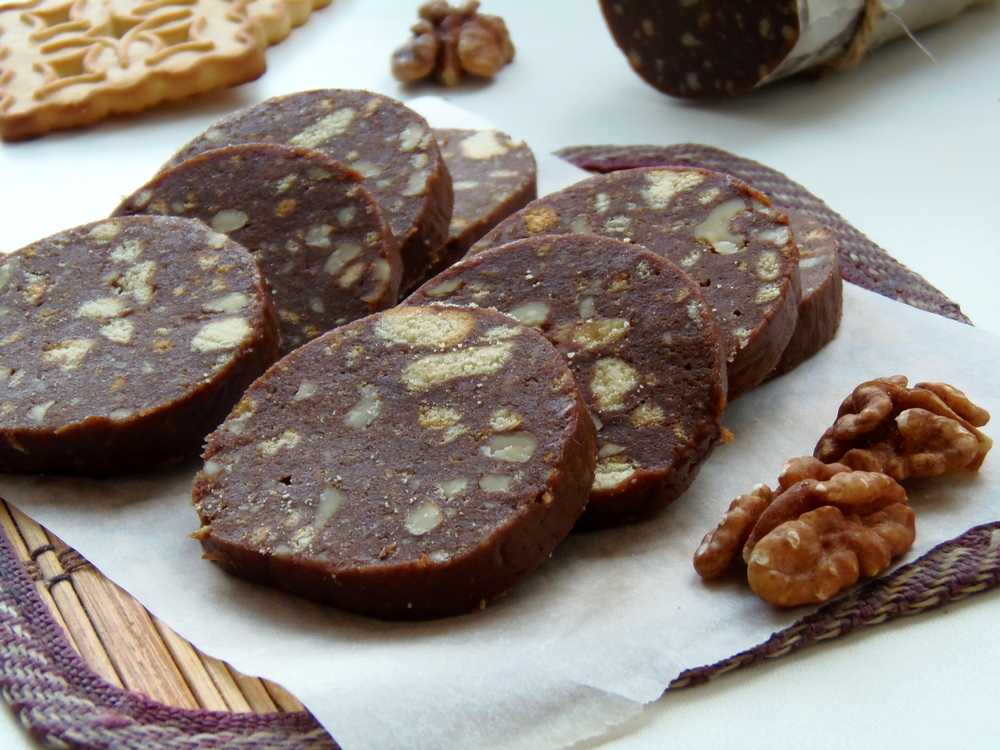 Классическая шоколадная колбаса из печенья и какао - 8 рецептов с пошаговыми фото