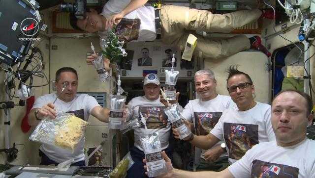 Любителям сладостей и космических путешествий: впервые шоколадное печенье испекут в печи в космосе на мкс
