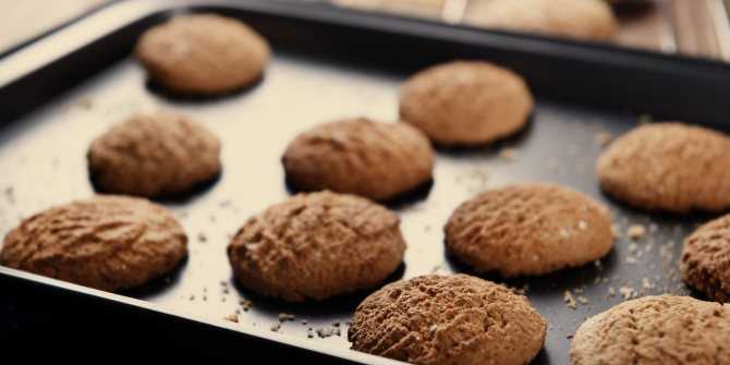 Печенье на сковороде - быстрые рецепты на скорую руку из овсяного, песочного и творожного теста
