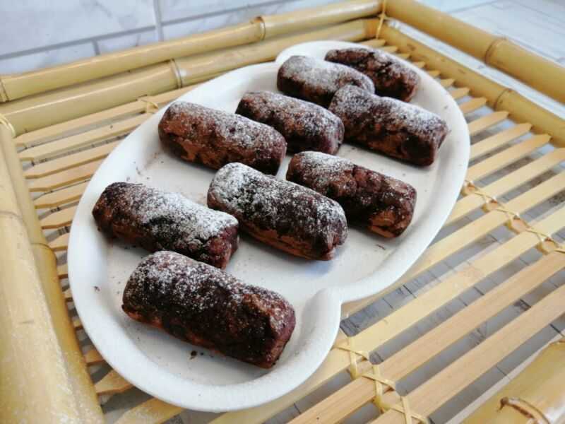 Домашнее пирожные картошка из печенья со сгущенкой с орехами