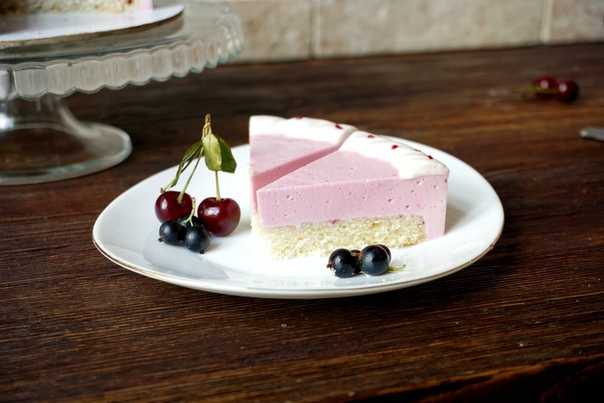 Сочный торт с ягодным суфле из черники и голубики рецепт с фото - 1000.menu