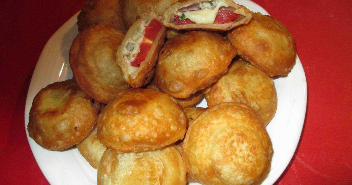 Пирожки «бомбочки» с начинкой из помидоров и сыра