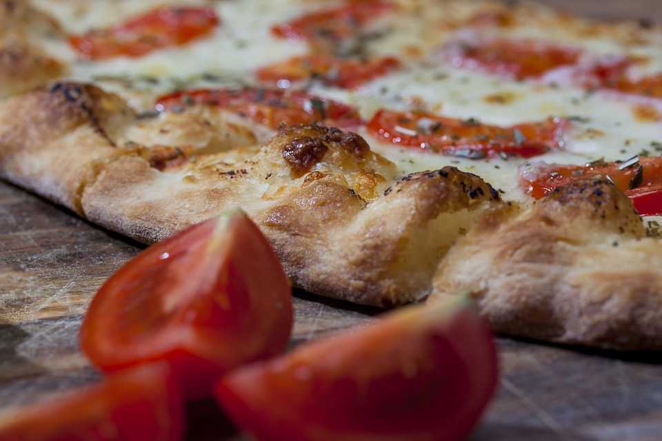 Дрожжевое тесто для пиццы - 10 рецептов приготовления с пошаговыми фото