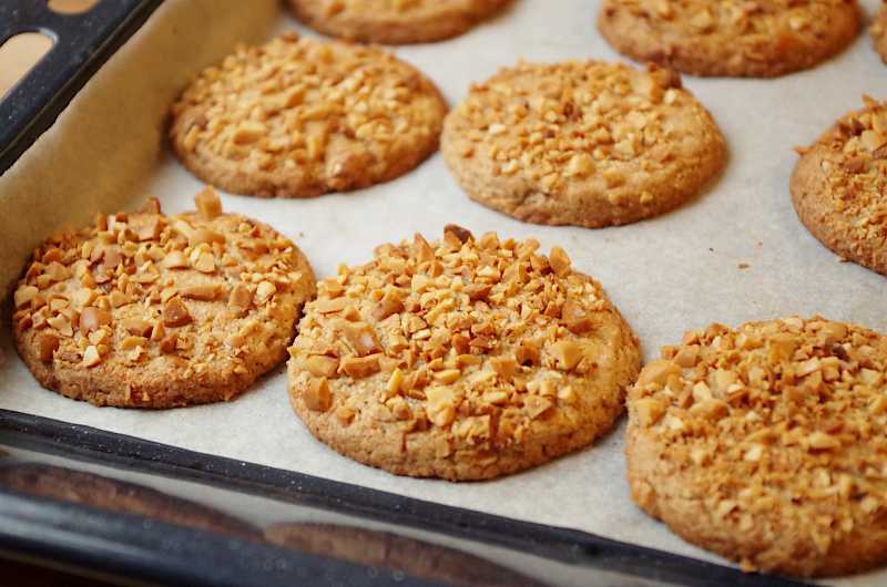 Вкусное овсяное печенье с орехами, простой рецепт с фото